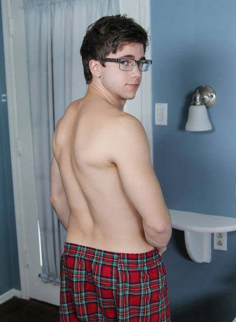 Stud Brandon Blake and american beefcake Will Braun fuck ass after sucking cock