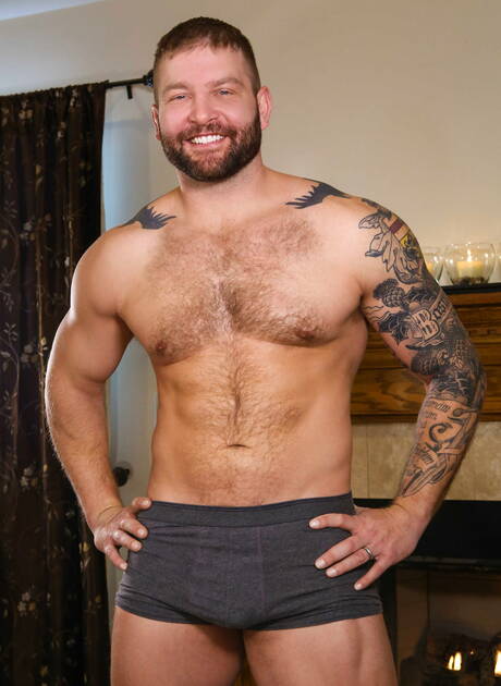 Pretty american guys bear Colby Jansen and bear Mike Tanner have anal sex