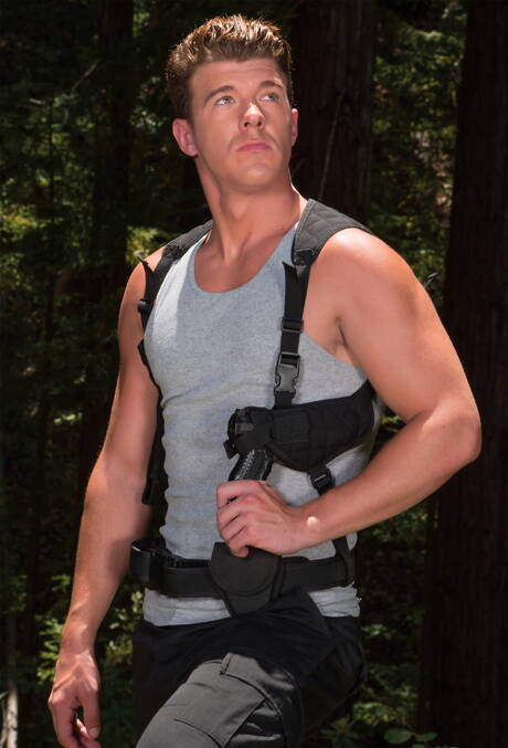 American muscular Jj Knight and canadian beefy Skyy Knox love each other outside