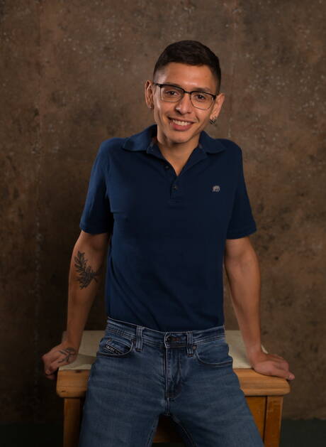 Pretty american guys hunk Roman Todd and twink Jaime Steel playing with cock