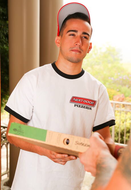 American beefcake Mark Long and beefy James Dickson have a good sex in kitchen