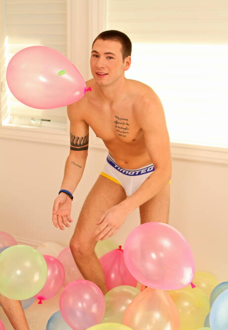 Hot buddies Jay Cloud, Andrew Markus and Axel Wolf sucking and screwing each other