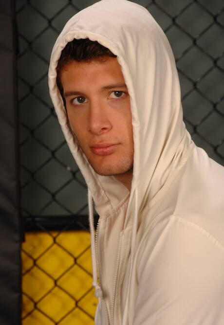 American beefcake Spencer Fox get naked and showing hot butt