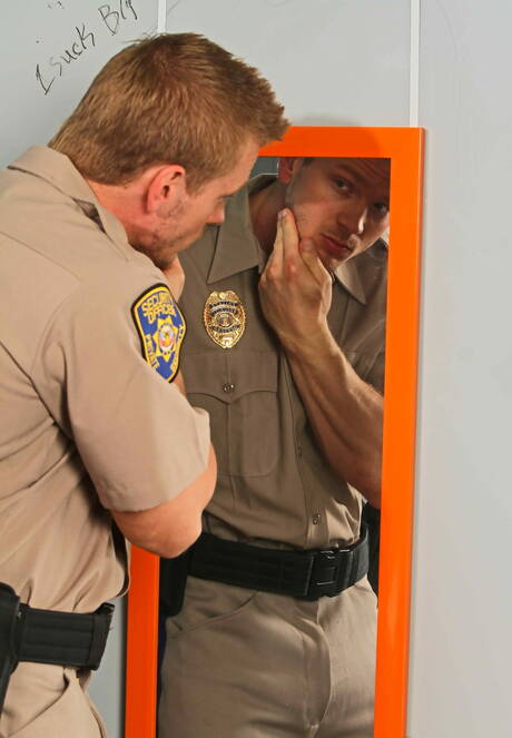 Nice american boys superstud James Huntsman and well-built Ray Diaz fuck after blowjob