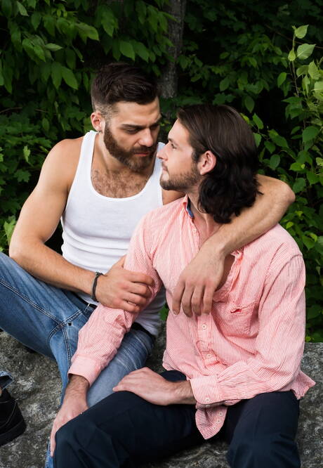 Beard Tommy Defendi and Duncan Black having a picnic with brunette chick
