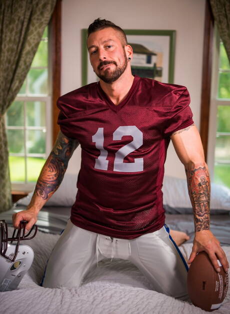 Nice american guys muscular Armond Rizzo and superstud Hugh Hunter sucking and fucking each other