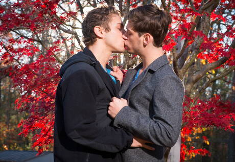 Nice american guys beefy Calvin Banks and hunk Michael Delray shows a beautiful body outside