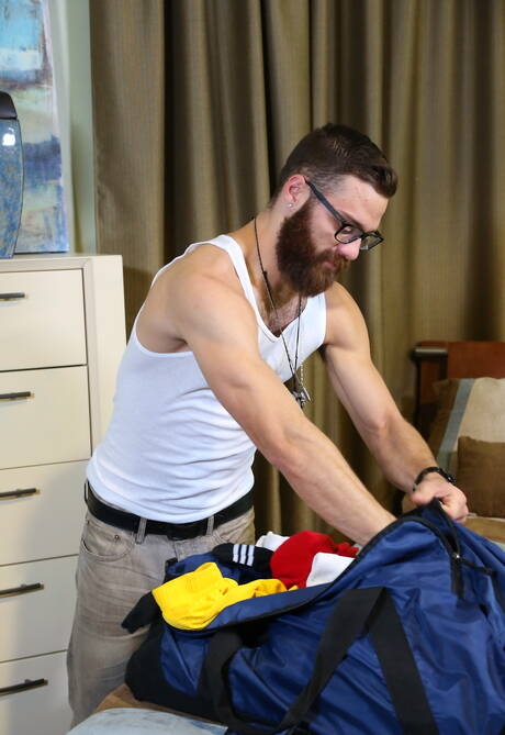 Pretty american boys strongman Hunter Vance and otter Tommy Defendi fuck after dick sucking