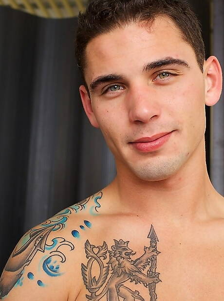 Beefy Axl and superstud Bric sucking and fucking each other