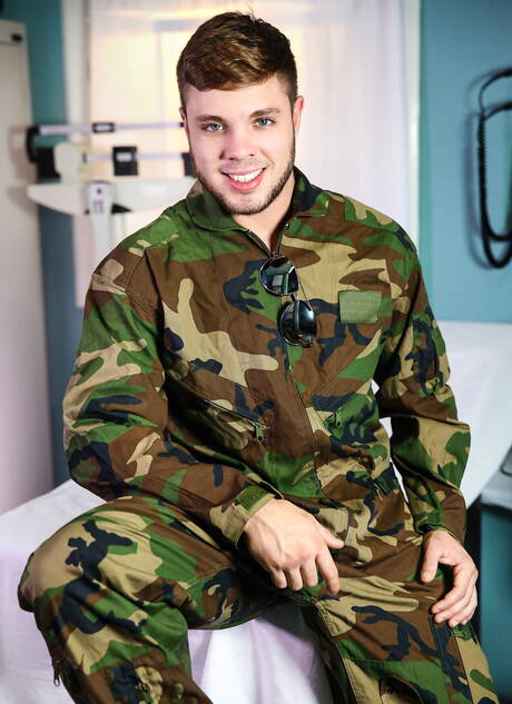 American beefy Roman Todd and beefy Zeus Michaels fuck ass after blowjob