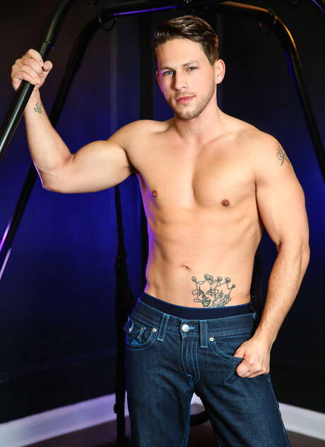 American beefy Roman Todd and hunky guy Zayne Hardy drilling an ass