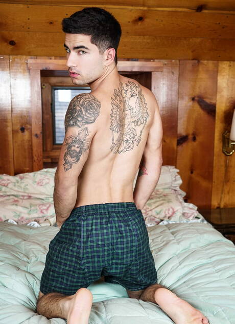 Russian husky guy Vadim Black and american muscular Noah Jones fuck ass after blowjob