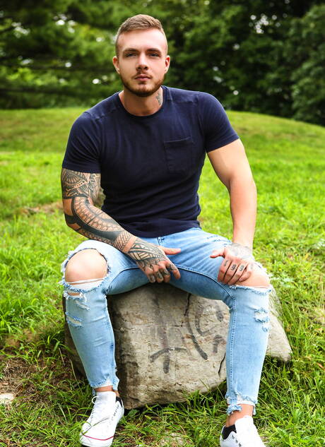 Sexy buddies Pierre Fitch, Jake Porter and Theo Ross in hot 3some anal sex outside