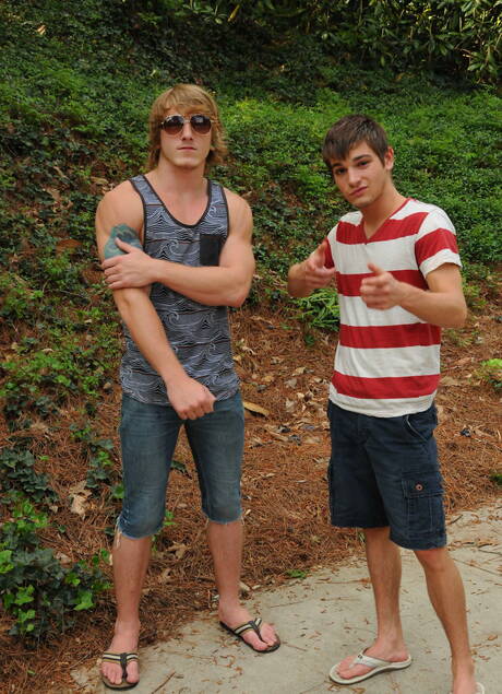 Pretty american boys stud Johnny Rapid and hunky guy Tom Faulk make a love outdoor