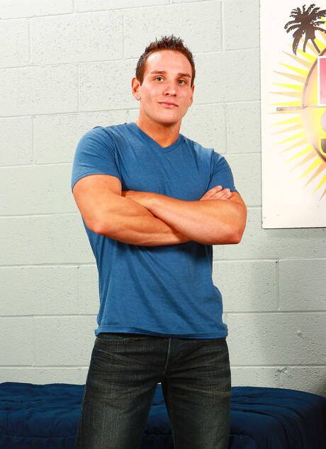 American strongman Dylan Roberts and well-built Cody Robbinson fuck after blowjob