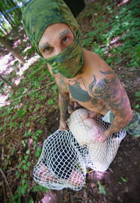 Canadian hunky guy Bo Sinn and strongman Oliver Smith fuck ass after sucking outdoor