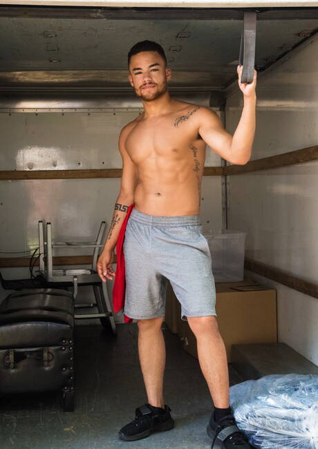 Romanian hunk Kaleb Stryker and american husky guy Beaux Banks fuck ass after blowjob