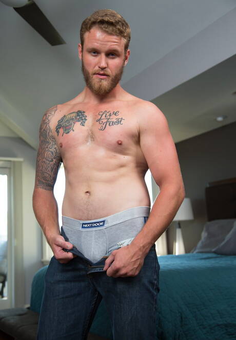 Two american dudes superstud Shawn Reeve and muscular Gunner make a love