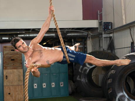 Nasty guys Woody Fox, Grant Ryan and Steven Lee in hard threesome sex