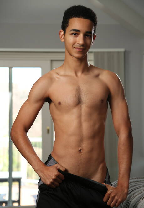 American muscular Scott Finn and well-built Jason Reed sucking and fucking each other outside