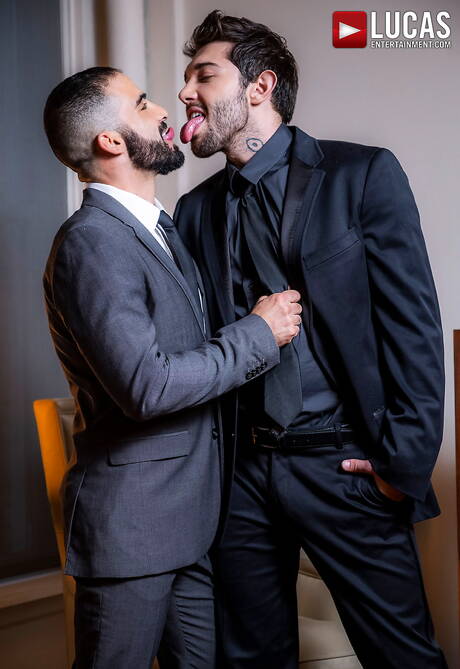Gay Undressing Pics