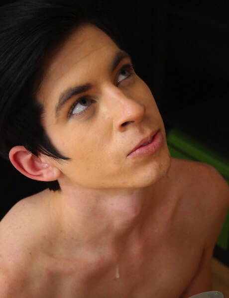 Two american guys pretty boy Jamie Sanders and young dude Daniel Ross have a hot couple sex