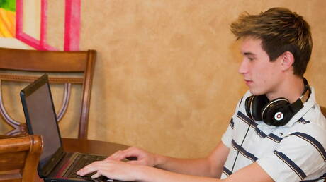 American pretty boy Skyelr Bleu and pretty boy Jordan Carter fuck after dick sucking