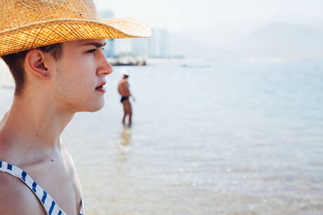 French bodybuilder Francois Sagat and american beautiful boy Sean Ford fuck ass after blowjob on beach