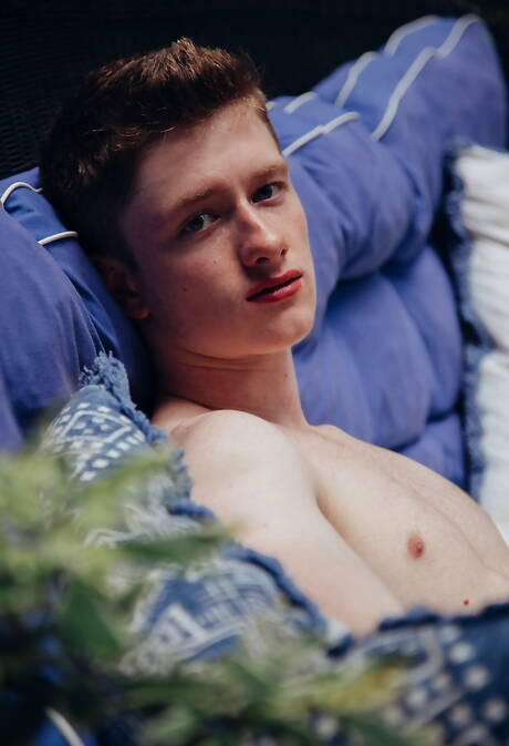 American hunk Calvin Banks and hunky guy Felix Maze sucking and screwing each other outside