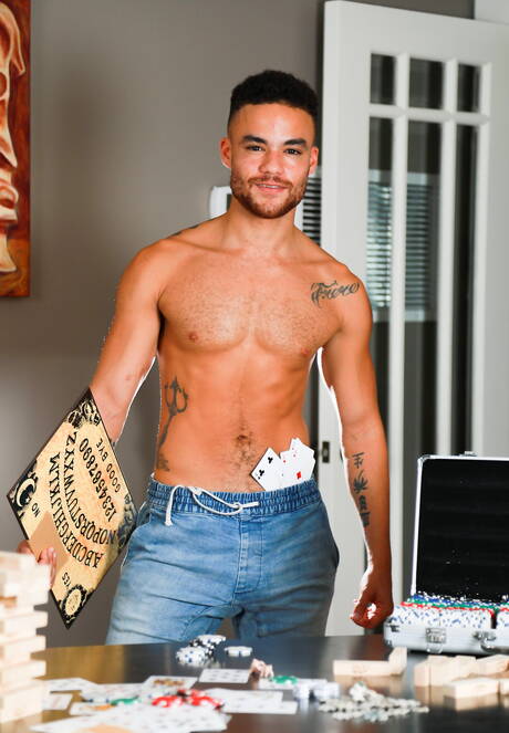 Two american dudes beefy Miller Axton and strongman Beaux Banks have a hot sex