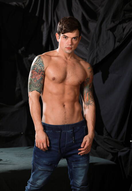 Hot american dudes superstud Dalton Riley and stud Dakota Payne sucking and screwing each other