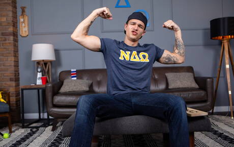 Nice american boys beefy Carter Woods and pretty boy Jayden Marcos drilling an ass