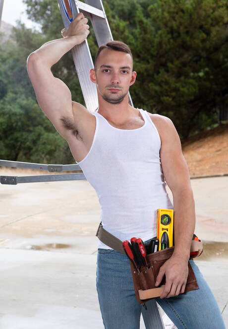 American muscular Roman Todd and  Johnny B have a hot couple sex outside