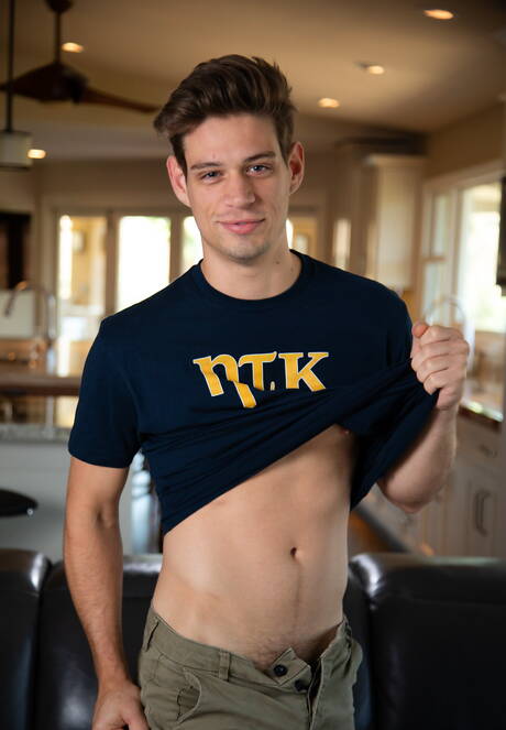 Nice american boys muscular Aspen and hot twink Michael Del Ray fuck ass after blowjob