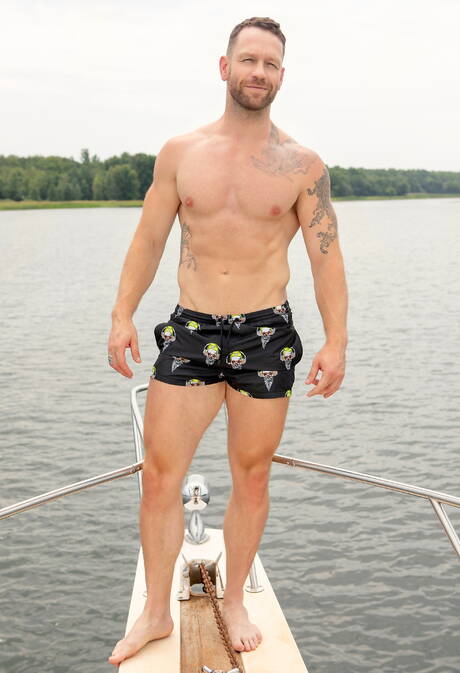 Sexy buddies Alex Mecum, Thyle Knoxx and Kit Cohen banged each other in the pool