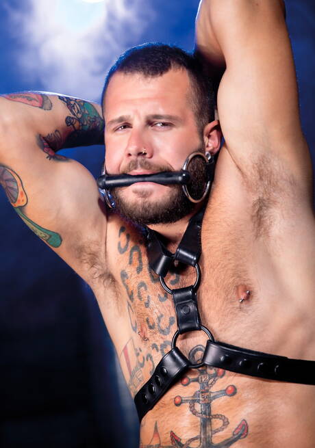 Hot american dudes superstud Johnny Hill and tough guy Dillon Diaz in hot interracial anal sex