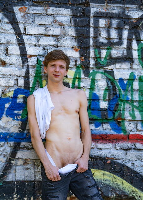 Beautiful boy Sammy Trakuza and czech young boy Josh Cavalin fuck after dick sucking outdoor