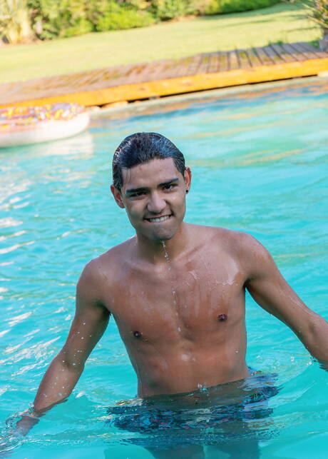 Horny guys Audrey Jones, Cesar Rose and Felix Harris in hot threesome ass bang at the pool