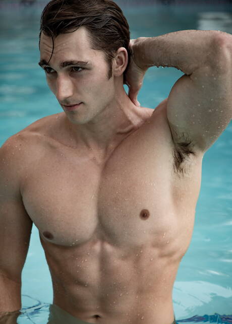 American muscular Luke Wilder shows a husky body at pool