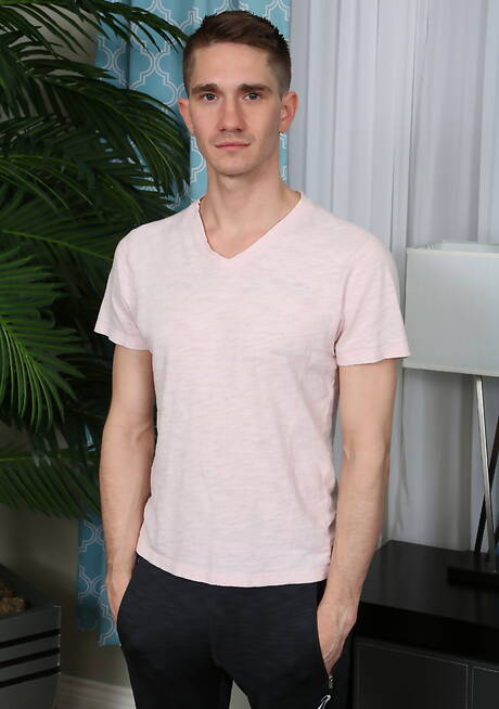 Young Colton Andrews undressing and showing hot butt