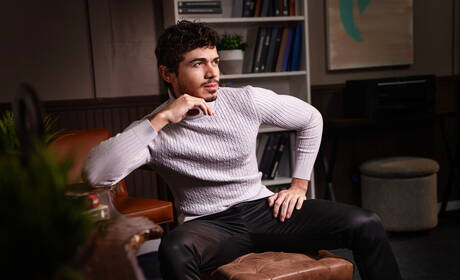 Latino strongman Ashton Summers and  Devy shows a muscle body