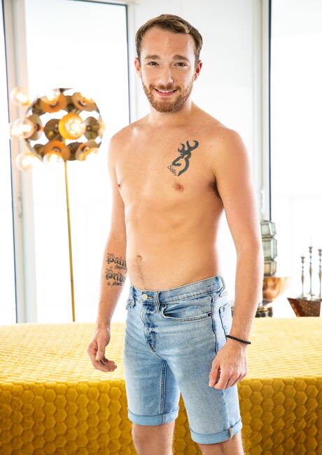 Hunky guy Derek Reed and muscular Lucas Ellis have a hot sex