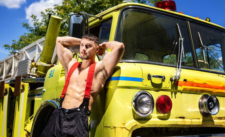 Sexy guys Skyy Knox, William Seed and Malik Delgaty have a hot 3some sex outdoor