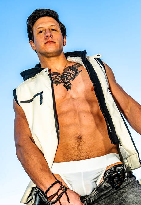 Hot american boys hunk Dalton Riley and strong bull Lucca Mazzi in hot homosexual action in the pool