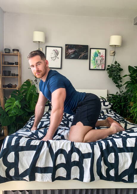 English bear Jonas Jackson and well-built Austin Sugar in hot anal sex