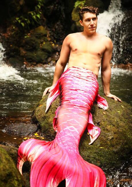 Two american boys stud Paul Canon and hunky guy Colby Tucker have a good anal sex at the pool