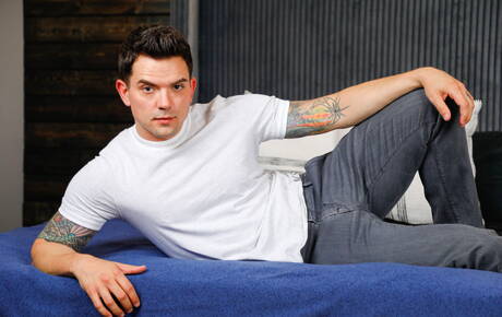 Nasty boys Dakota Payne, Evan Knoxx and Leon King in hot interracial threesome anal sex