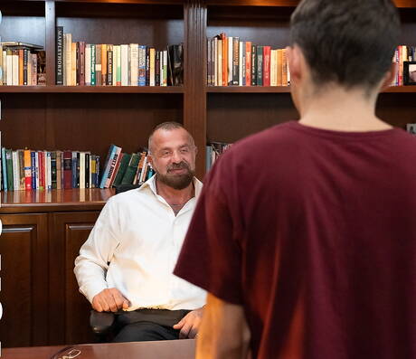 German hairy bear Felix Kamp and american beautiful boy Marcus Rivers have a good oral sex