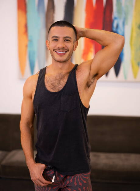 American hunk Manny and well-built Justin have anal sex