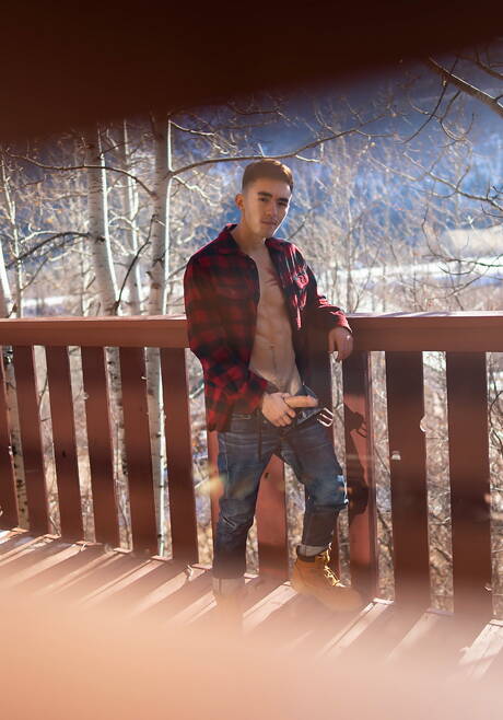 Husky guy Josh and oriental young Cody Seiya sucking and screwing each other outside